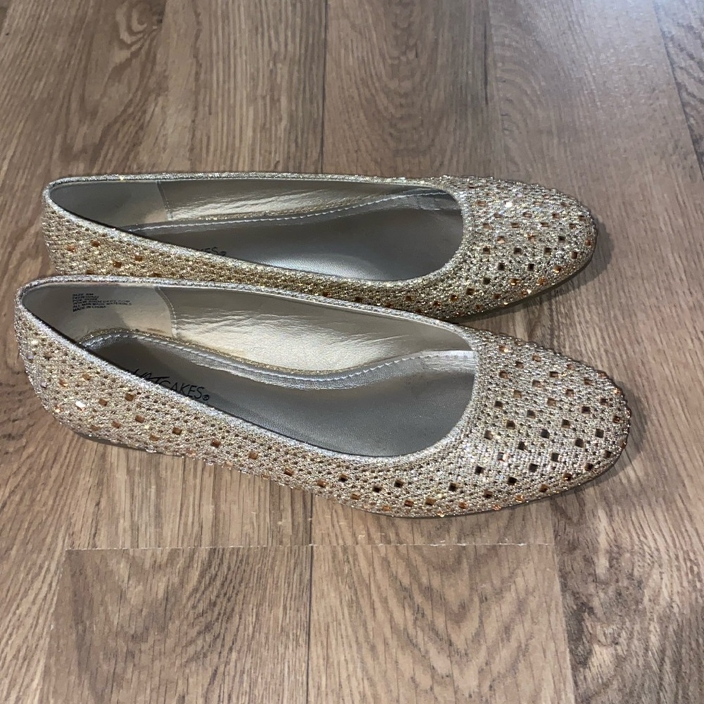 Champagne gold sparklingly flats